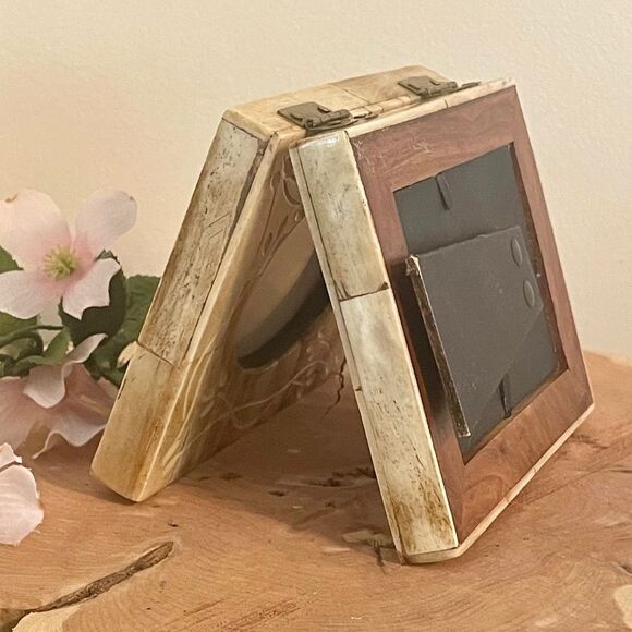 Artisan Bone-Carved Dual Photo Frame - Picture 5 of 11